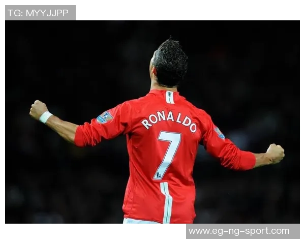 曼联92班传奇球员回顾与天下足球的辉煌历程探讨